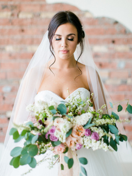 Le Chateau West Texas Bridal: Natural Light & Romantic Style