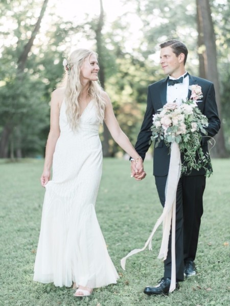 Stress-Free Peach & Ivory Wedding: A Personal Celebration