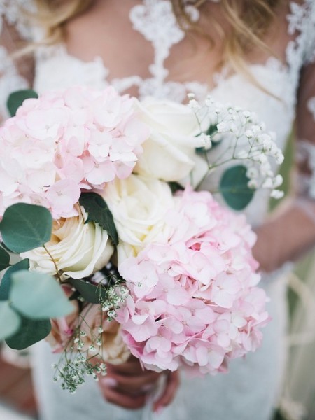 Discover Top Wedding Vendors Worldwide: Photography, Dresses & More!