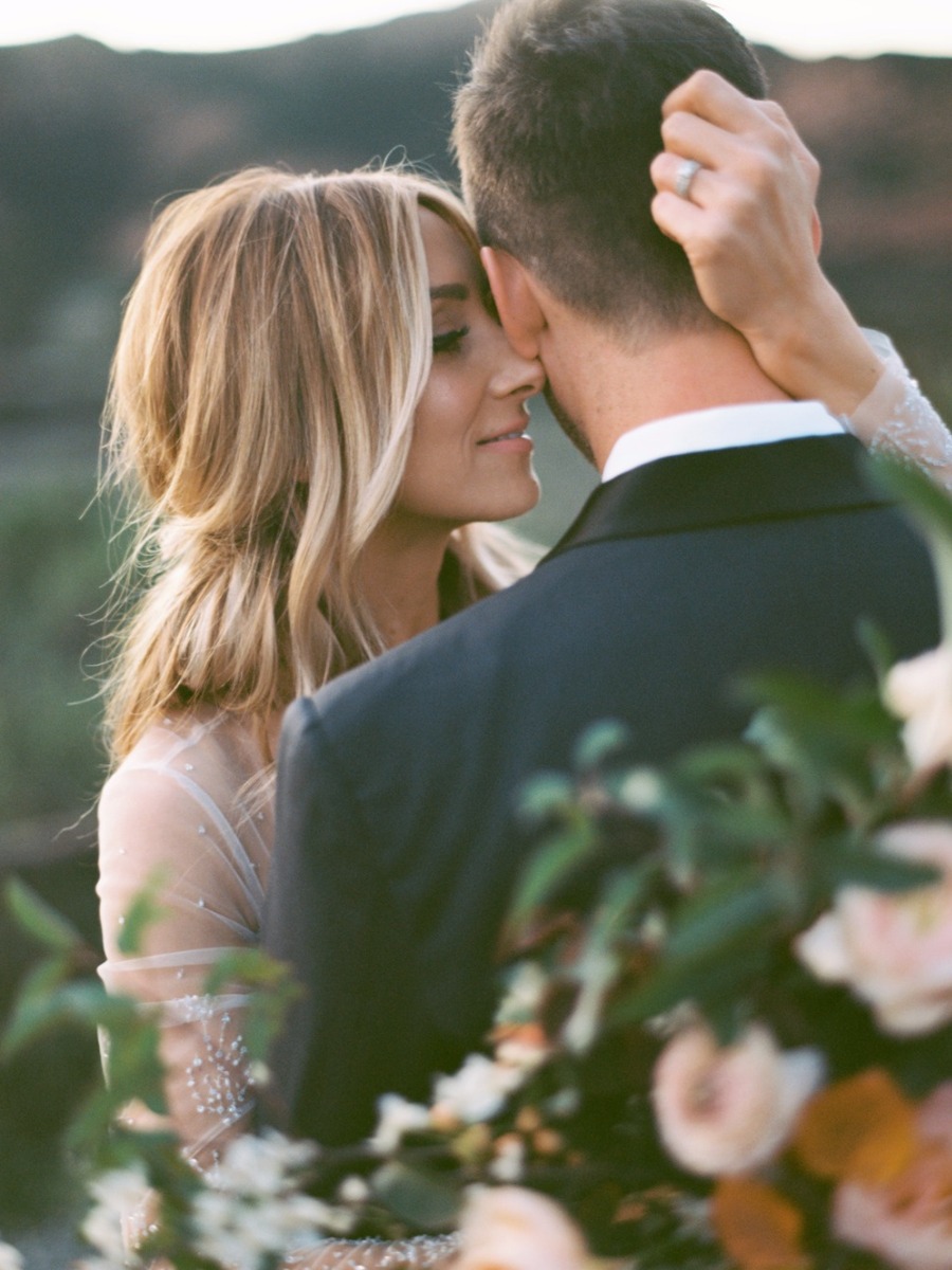 Wedding Gift Giving Etiquette: Registry, Honeymoon & Budget Tips