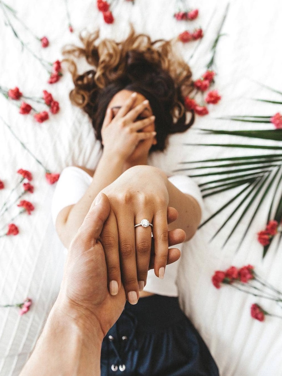 10 Essential Steps to Take Immediately After Getting Engaged