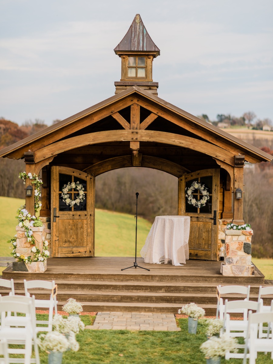 Rustic Blush & White Farm Wedding at Wyndridge Farm in Pennsylvania