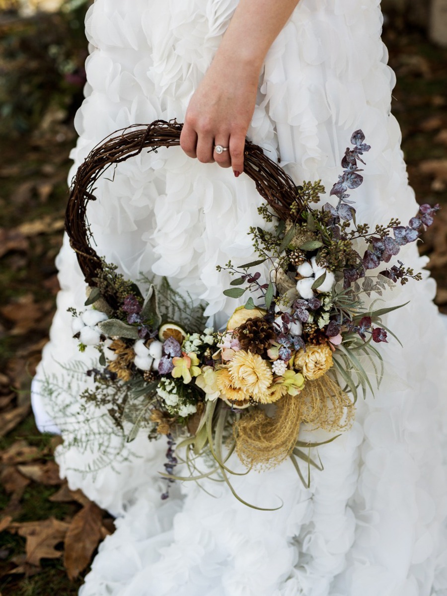 DIY Hoop Bouquet: A Modern Wedding Trend You'll Love!