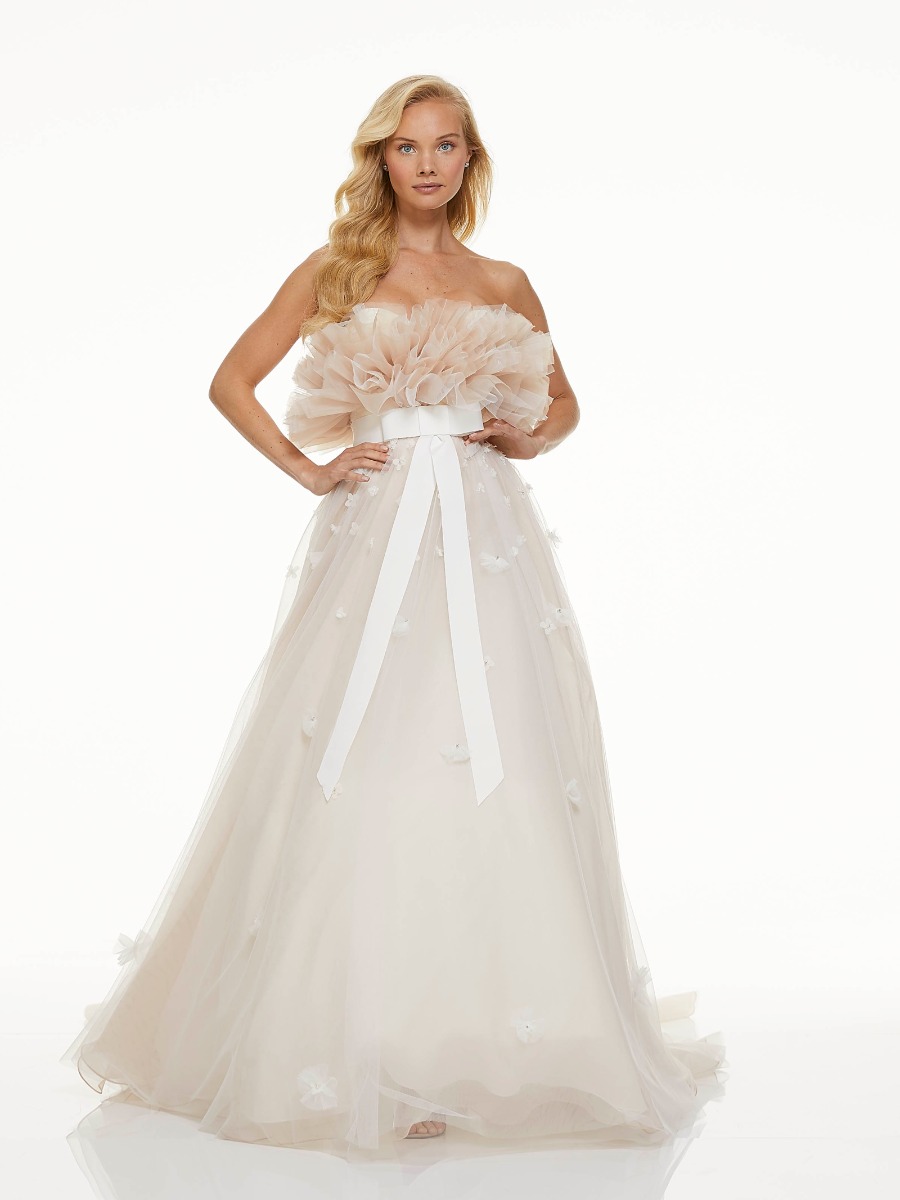 Mark Zunino Fall 2019: Elegant Wedding Dresses with Feather Details