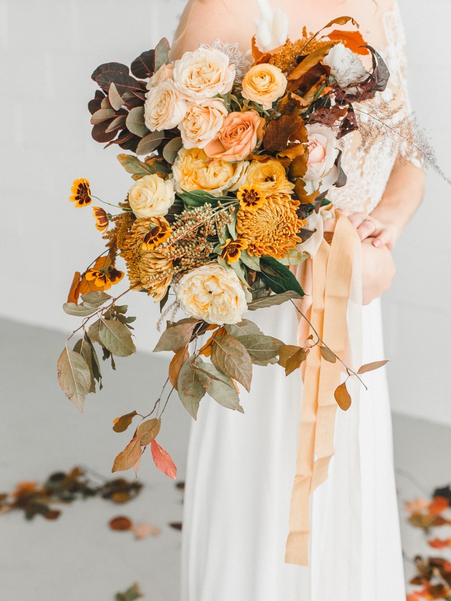 Autumn Bridal Shoot: Gorgeous Fall Florals & Modern Style