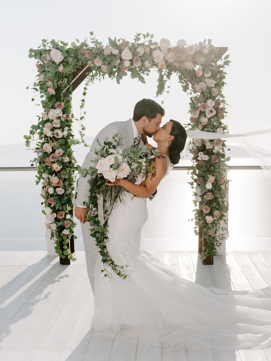 Dreamy Santorini Wedding: Jessica & Rolando's Elegant Celebration