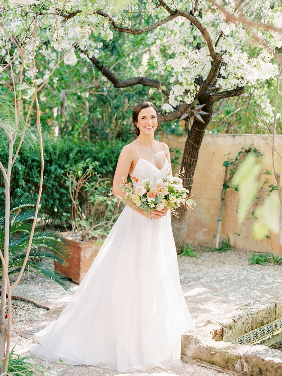 Arizona Spring Wedding: Stunning Venue, Flowers, and Perfect Temps!