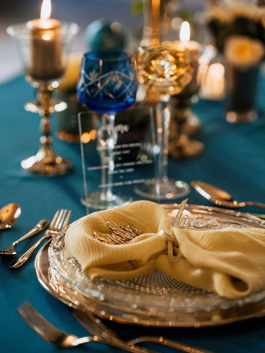 Opulent Blue & Gold Berlin Wedding Inspiration at Ballsaal Studio