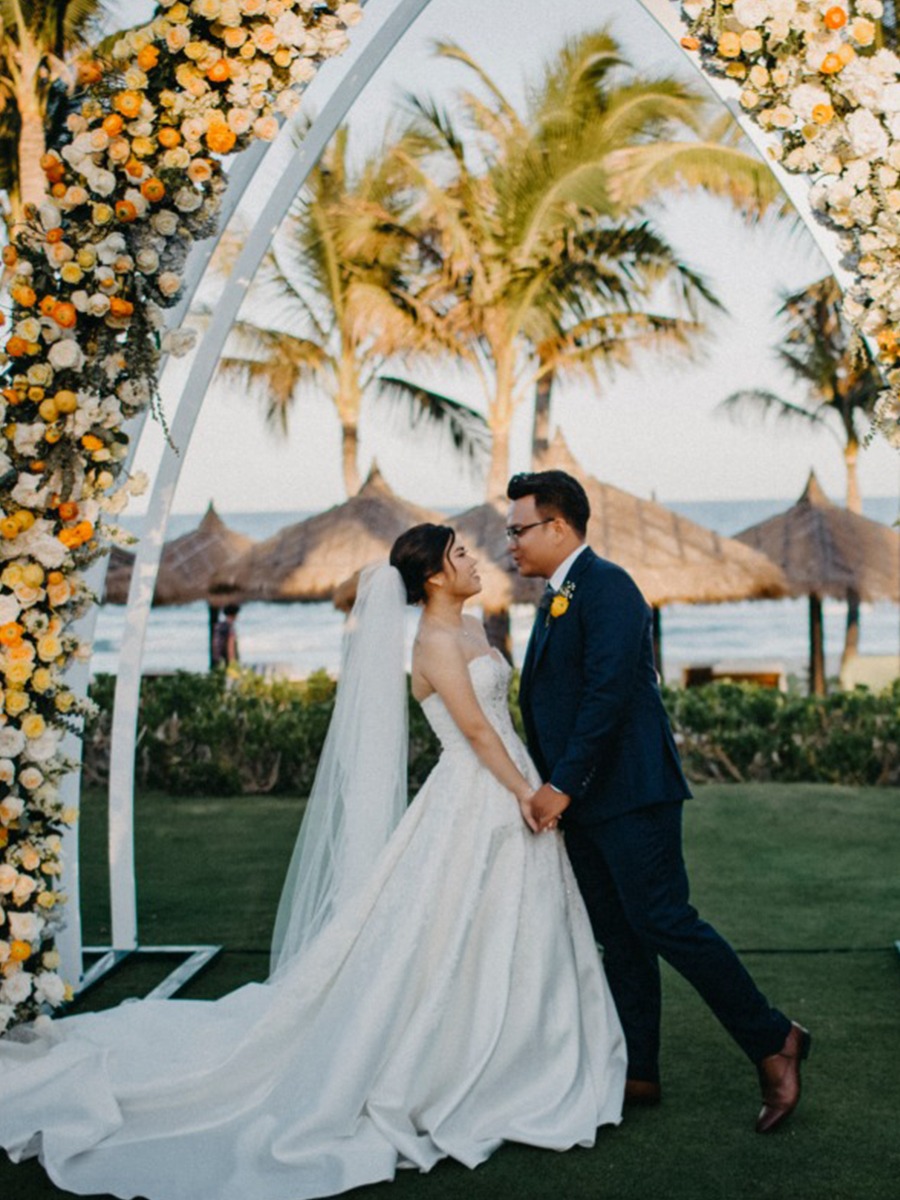 Vietnam Beachfront Wedding: Ethan & Anya's Luxurious Celebration