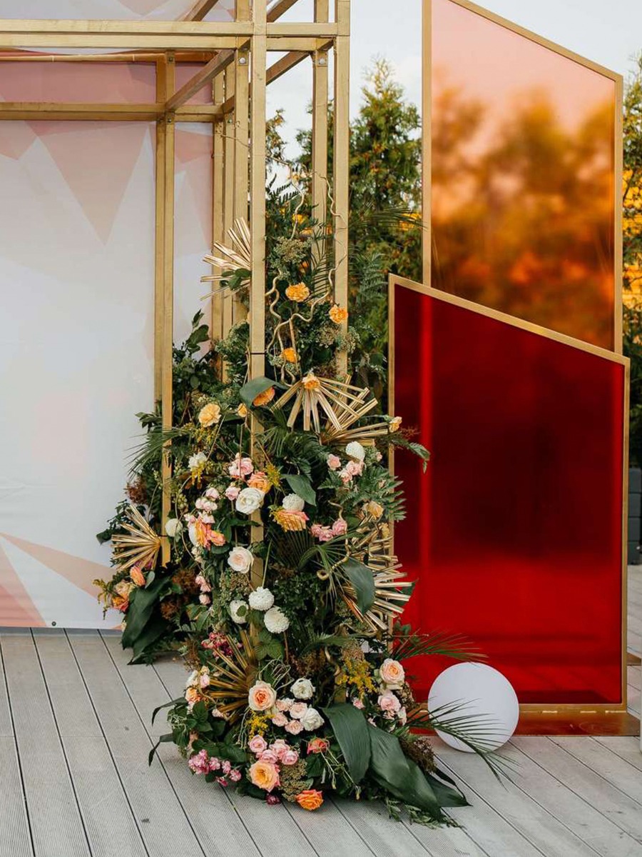 Geometric Jewish Wedding: Modern Decor & Acrylic Details