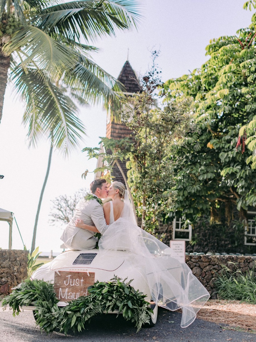 Chic Hawaiian Wedding: Jen and Bryce's Dream Maui Celebration