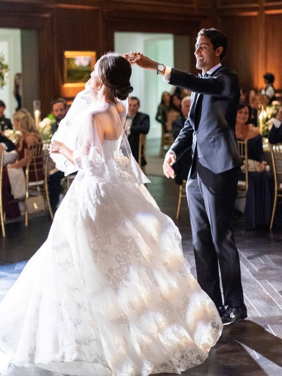 Winter Wedding Dance Playlist: Celebrate Love with These Hits!