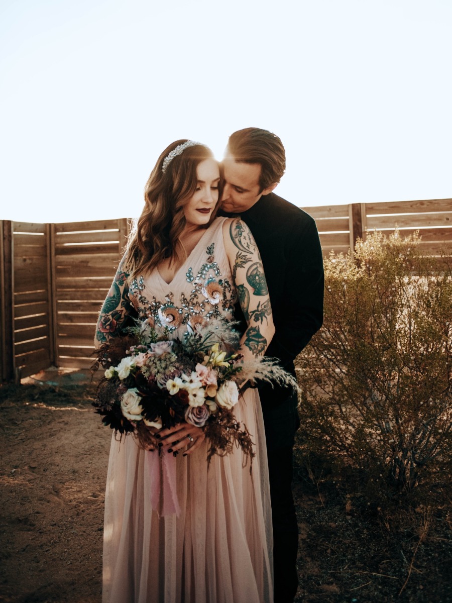 Desert Anniversary: A Stunning First Year Photo Shoot & Floral Inspiration