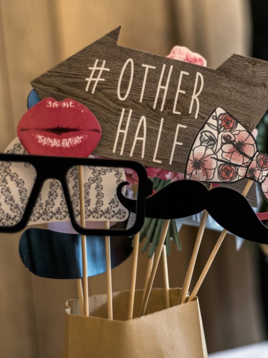 Create a Memorable Wedding with a Fun and Interactive Photo Booth