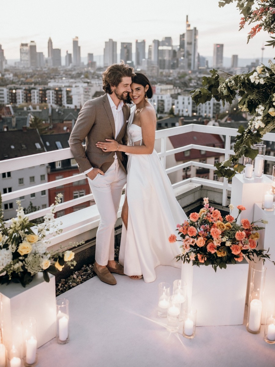 Whimsical City Wedding: Frankfurt Skyline Meets Modern Glamour
