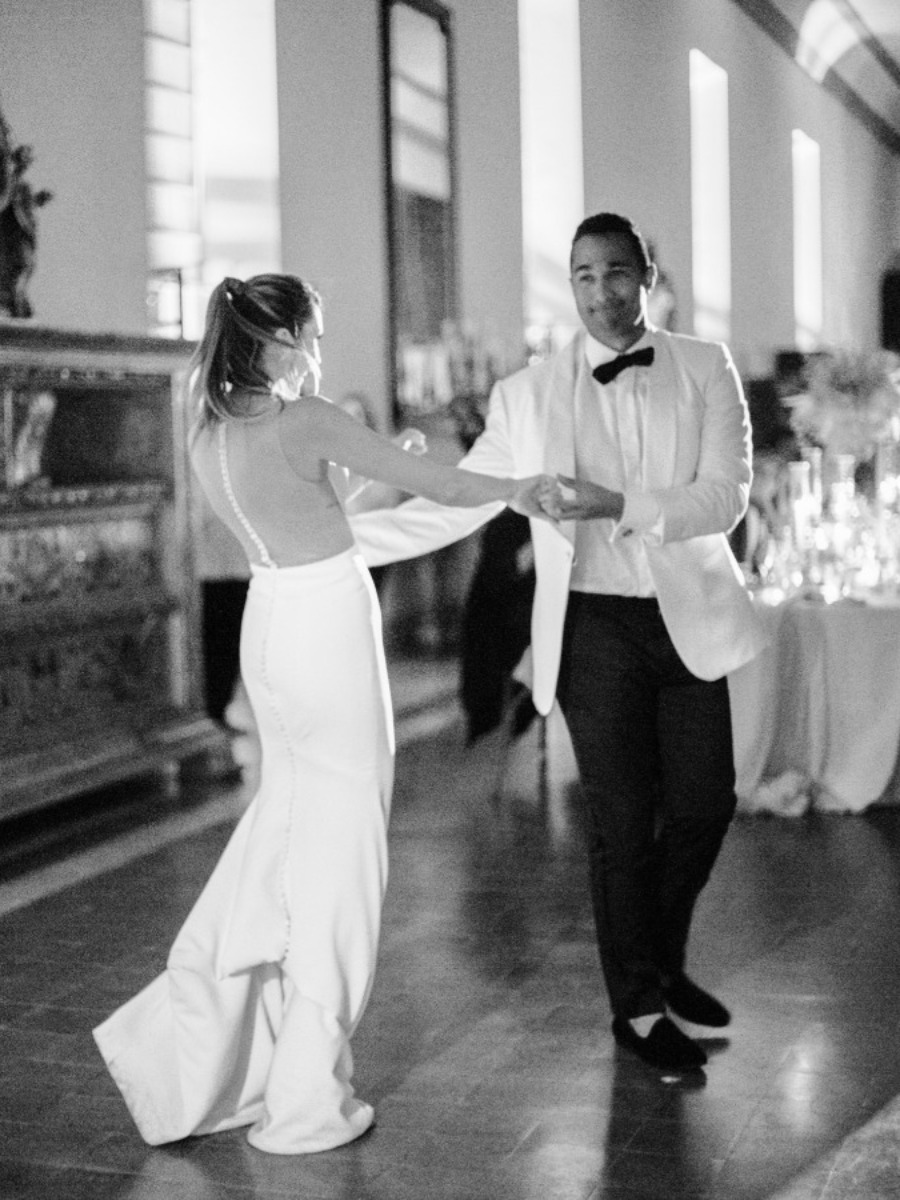 2022 Wedding First Dance Songs: Popular & Romantic Choices