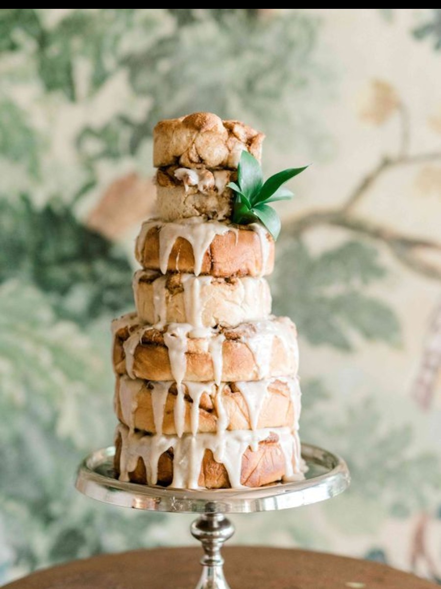 Unique Wedding Cake Alternatives: Donuts, Churros & Dessert Bars