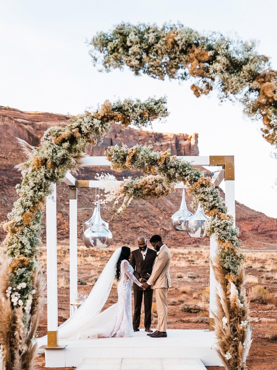 Discover 16 Stunning Outdoor Wedding Venues for Your Special Day