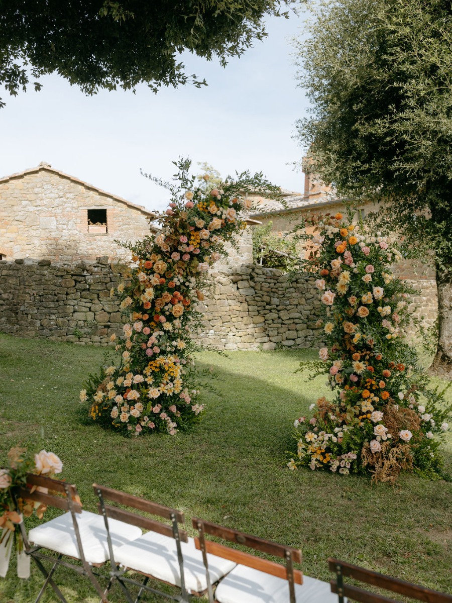 Romantic tuscan wedding at a castle with a surprise haircut