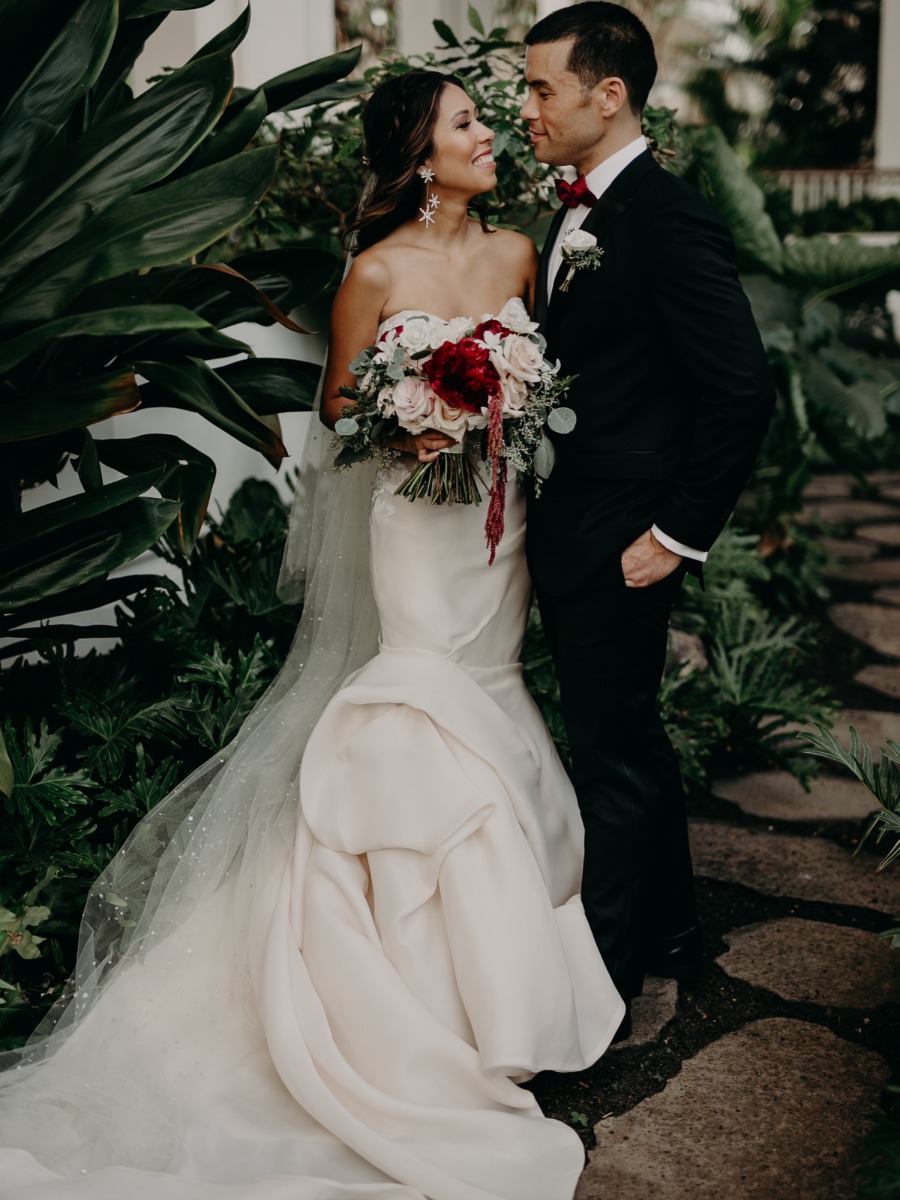 How To Give Your Hawaiian Beach Wedding A Little Sparkle
