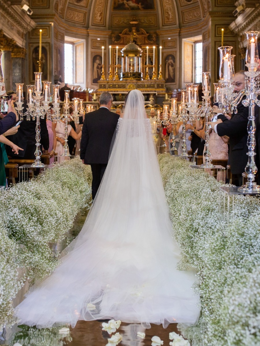 Elegant flower-filled wedding in Rome with a castle reception