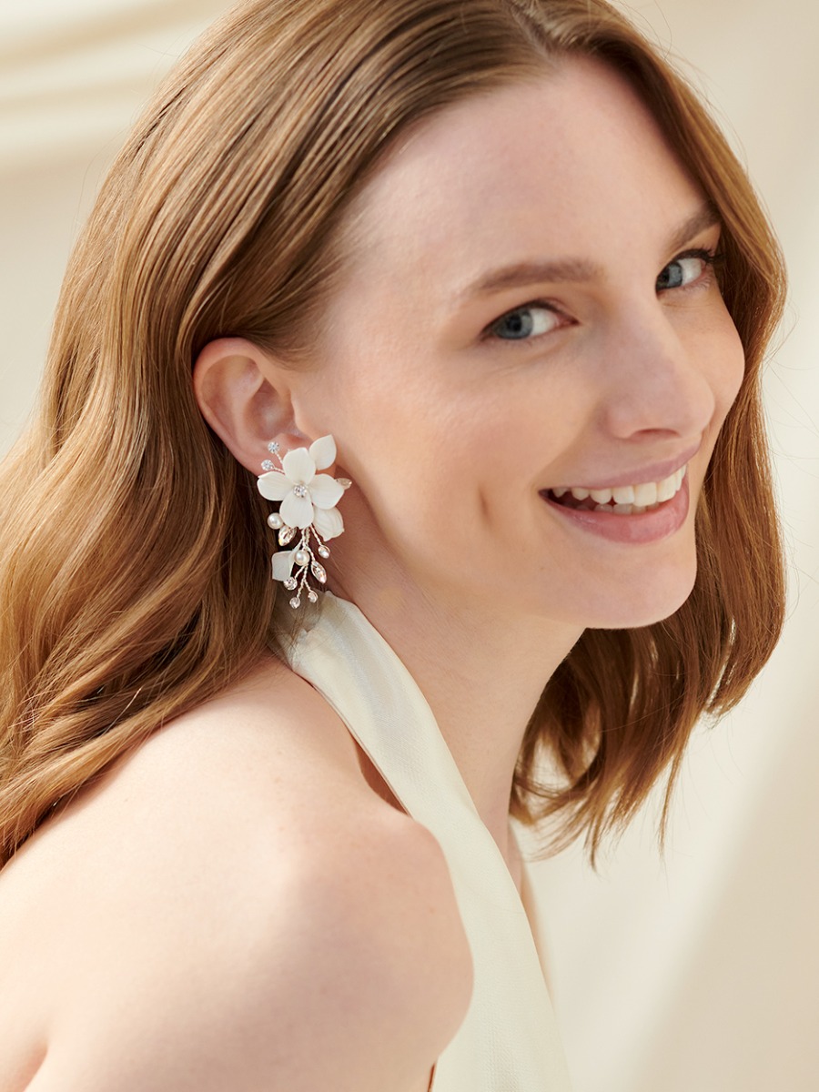 How brides are scoring bridal jewelry without the luxury price tag