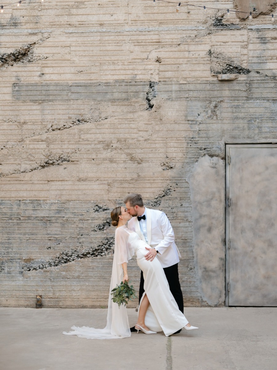 A minimalist wedding for anyone who loves contemporary architecture