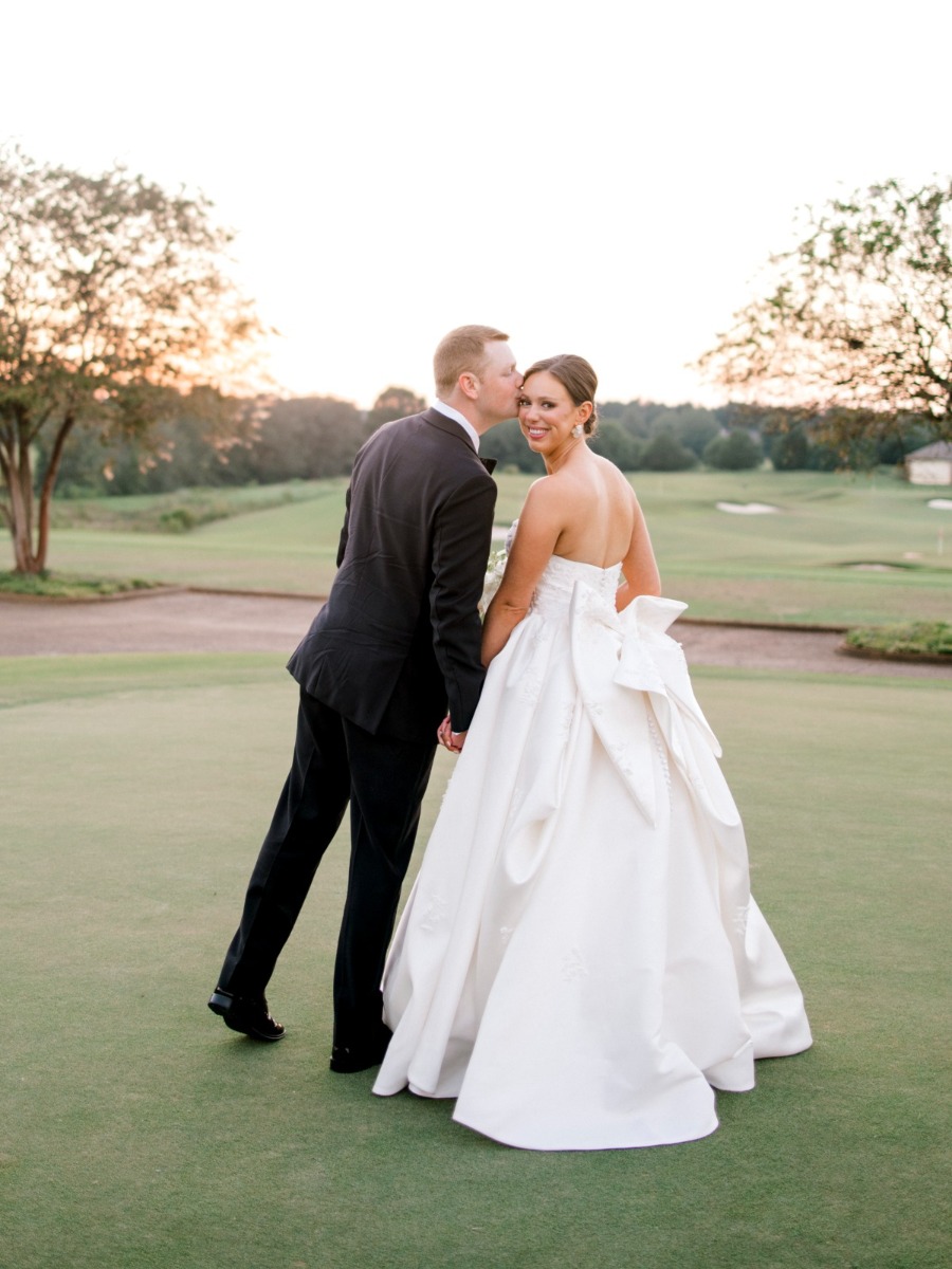 A country club wedding that was anything but 