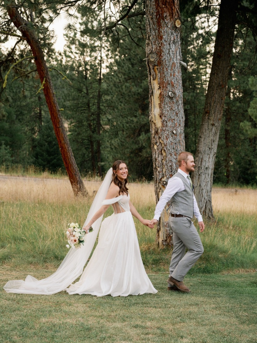 Guests were invited to glamp at this weekend-long Oregon wedding