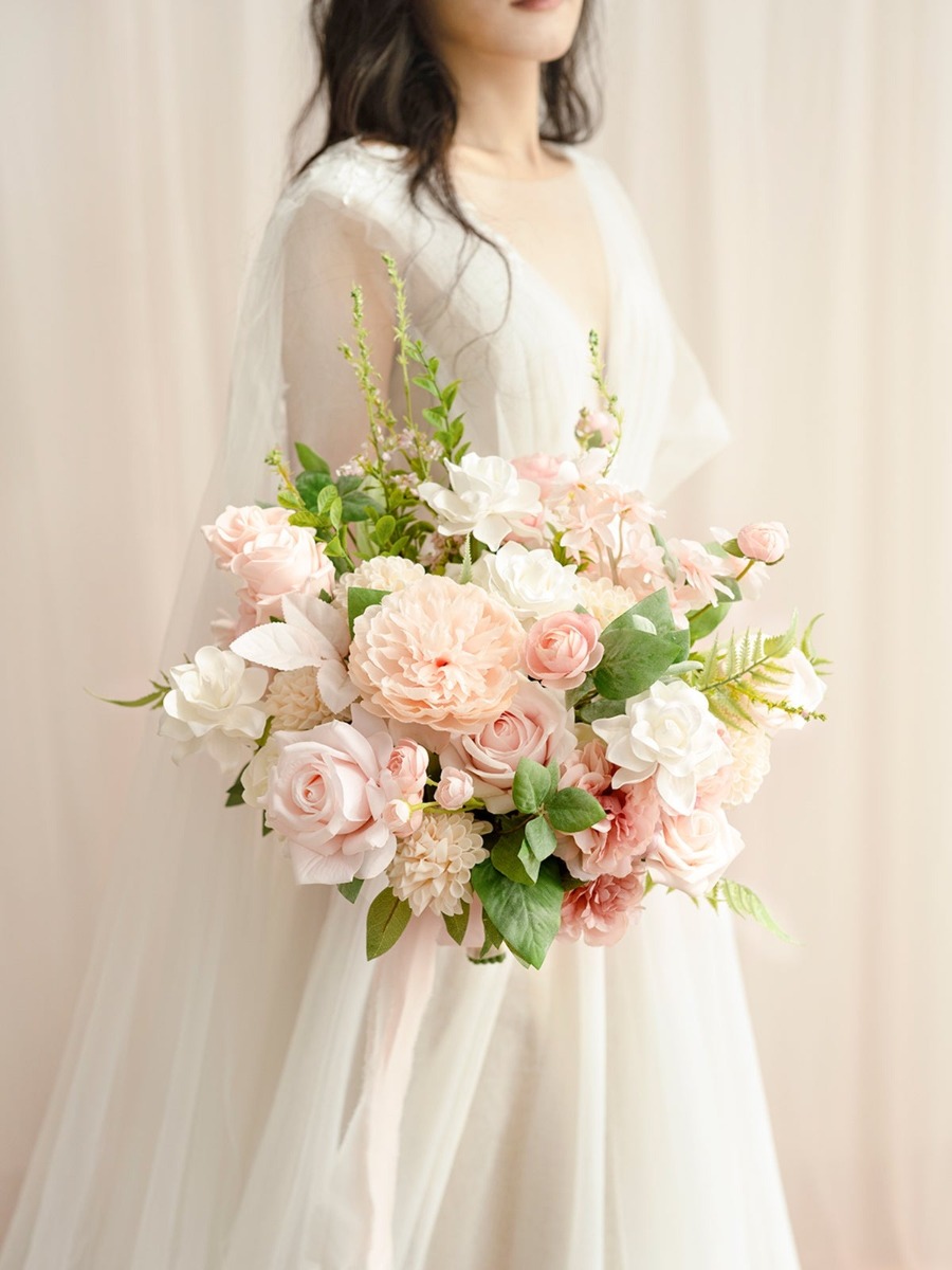 The ultimate guide on how to DIY your faux floral bridal bouquet