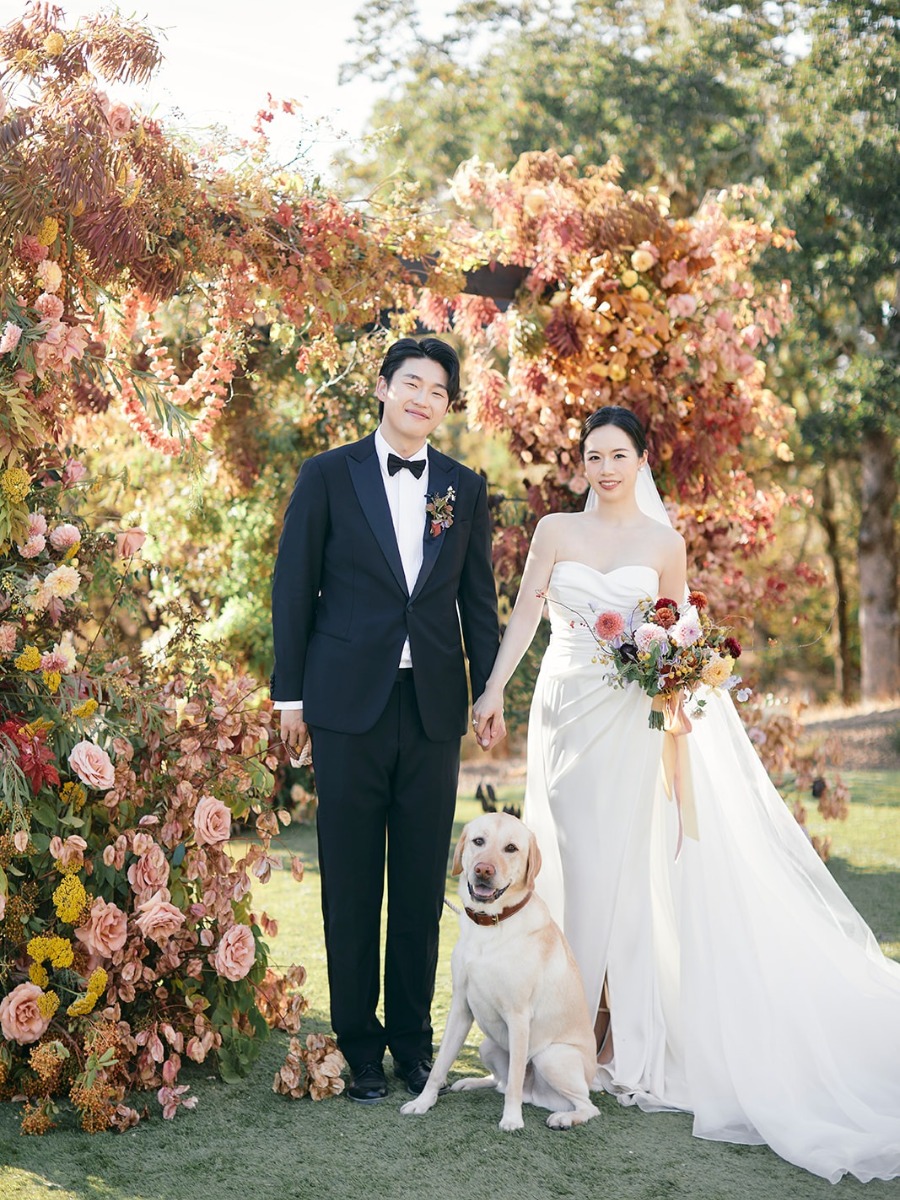 Yes, this wedding actually curated the perfect autumn color palette