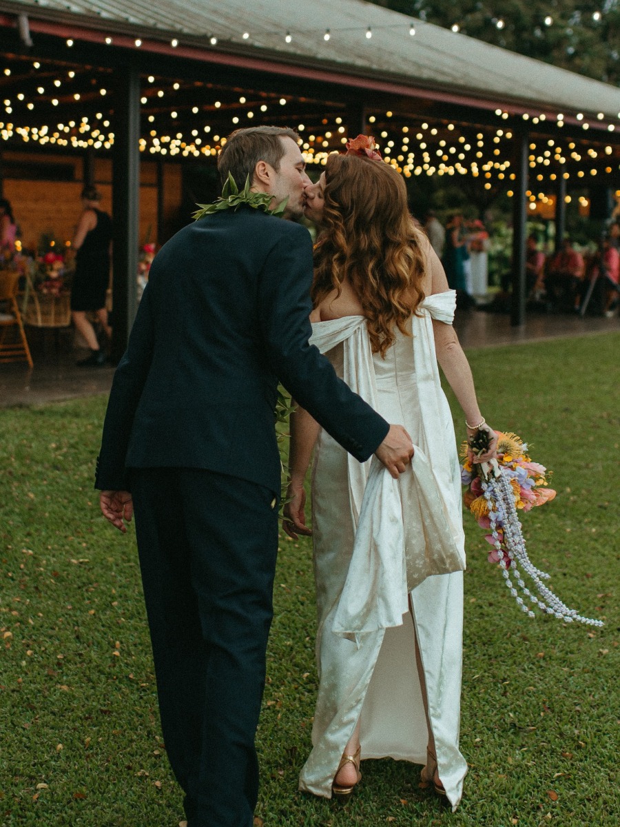 Old Hollywood met Old Hawaiian style for this vintage island wedding