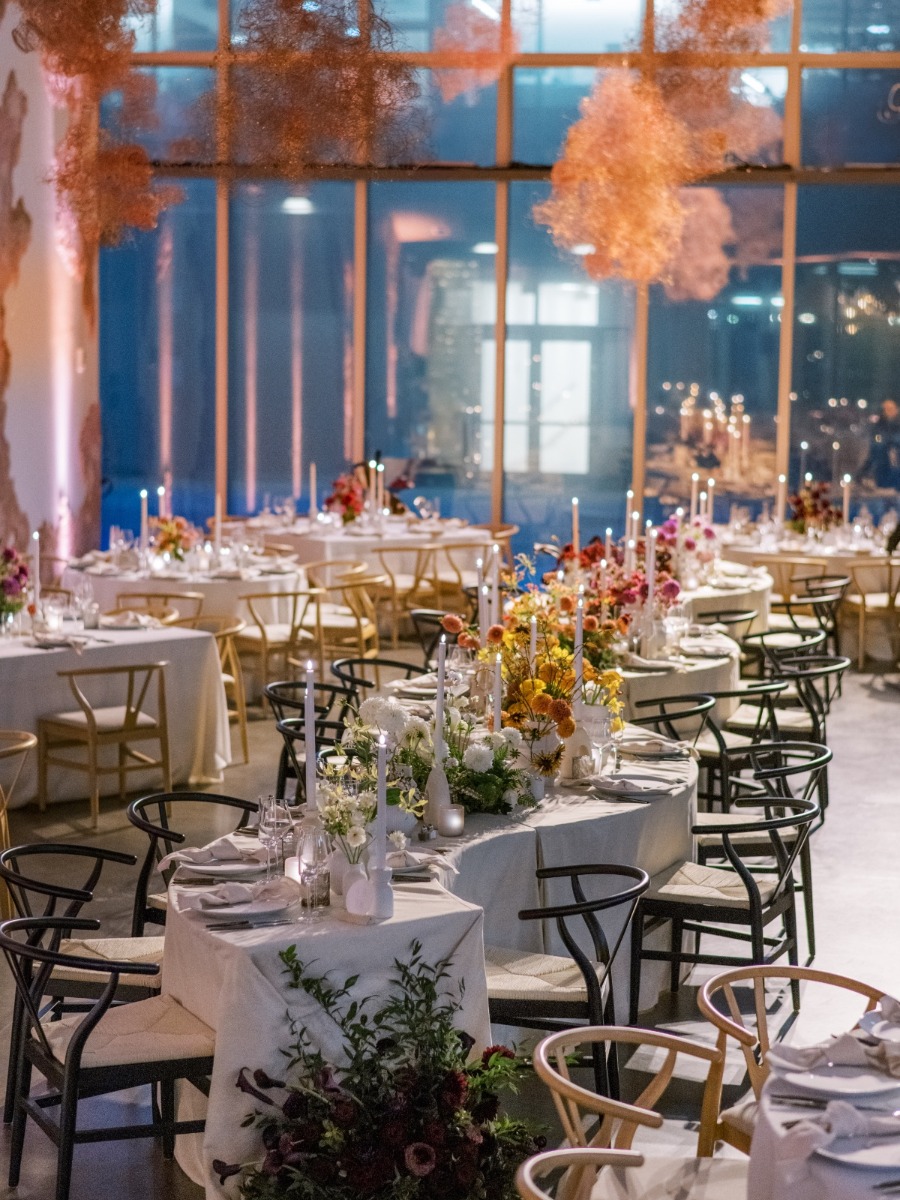 How to soften a modern venue with serpentine design and bold blooms