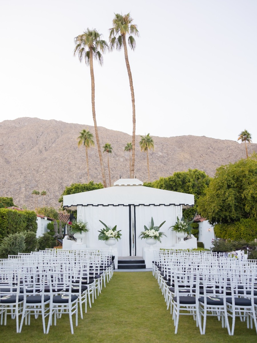 A black and white oasis wedding in the heart of palm springs