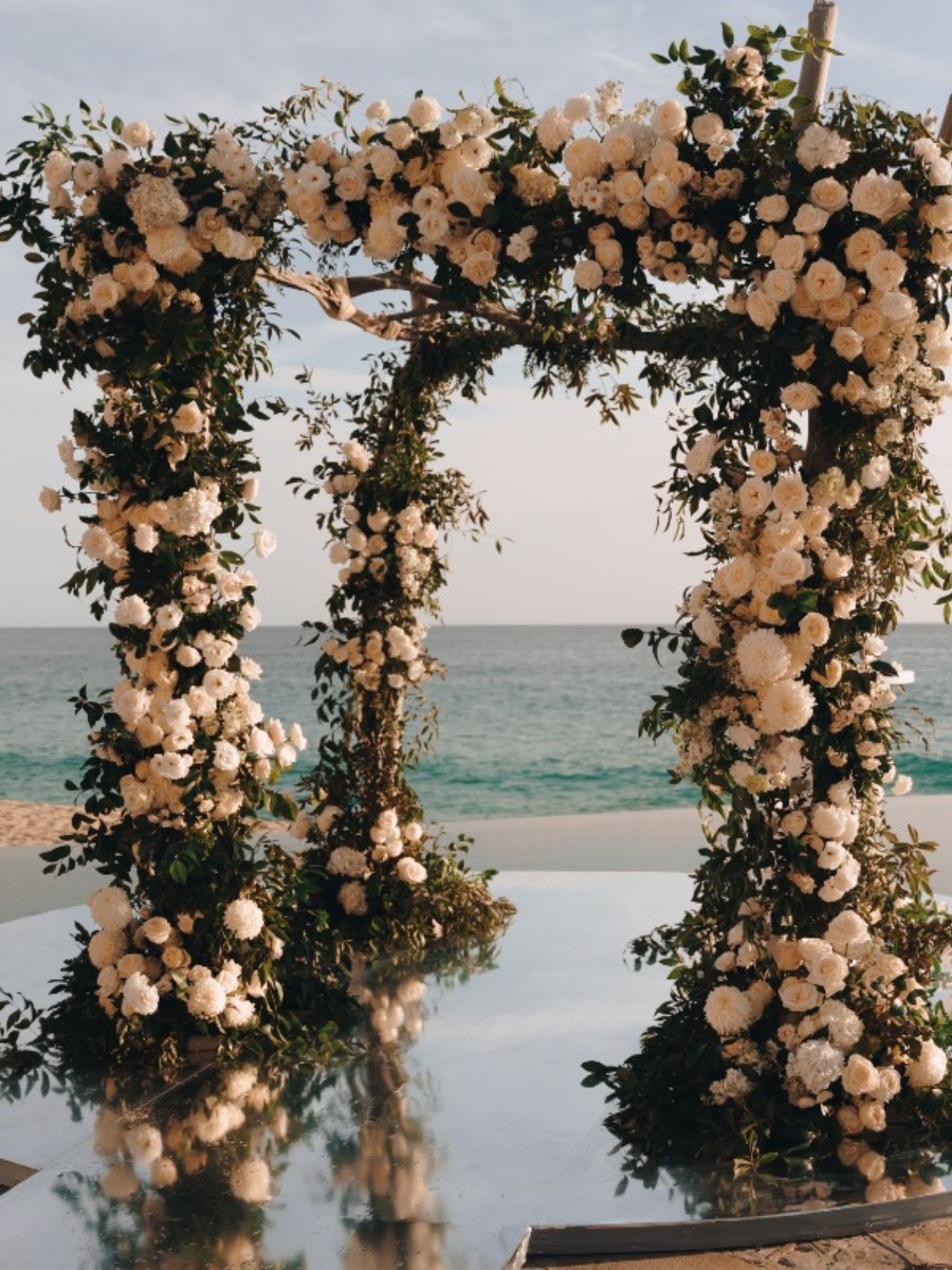 Understated elegance and a mirror aisle on the beach in los cabos