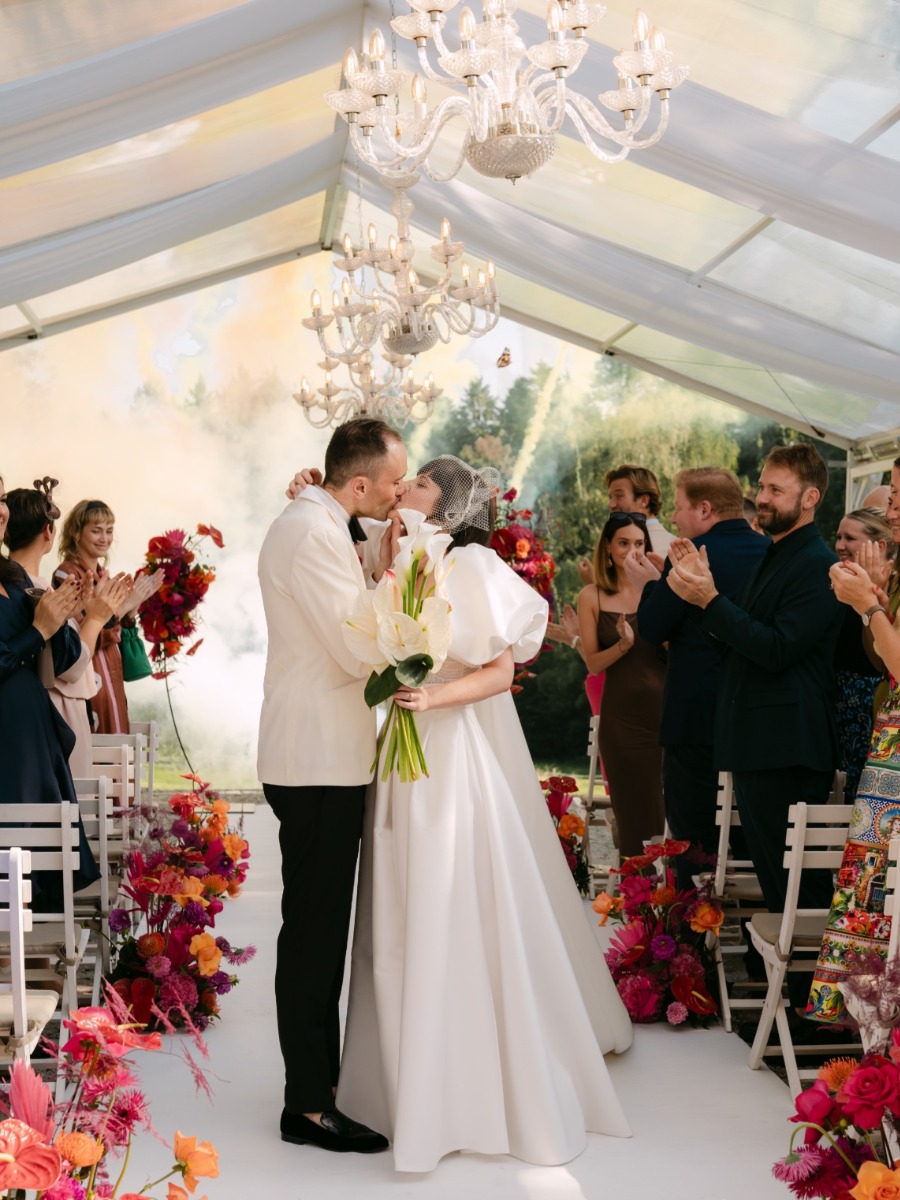A jewel-toned statement wedding in Germany for a fashionista bride