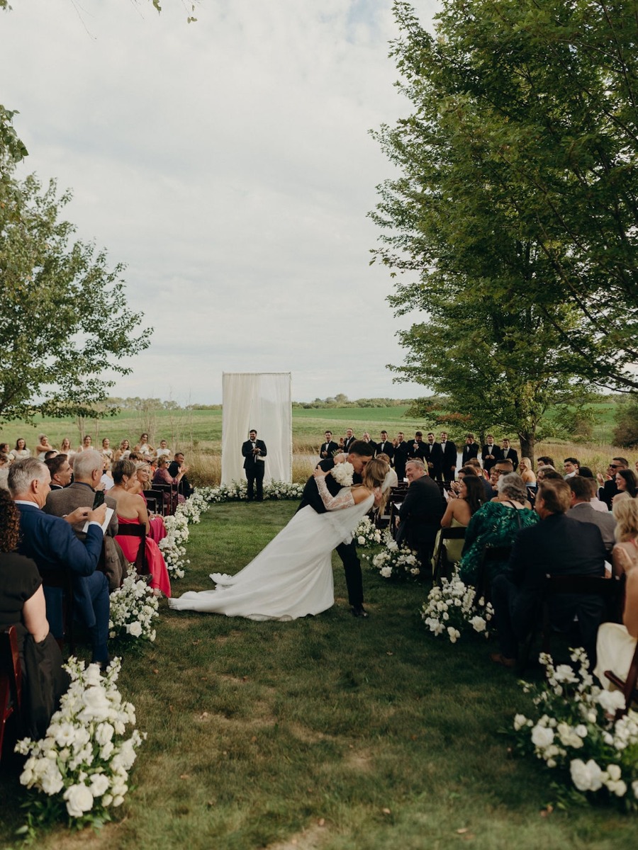 A vintage-inspired Des Moines wedding at the bride's childhood home