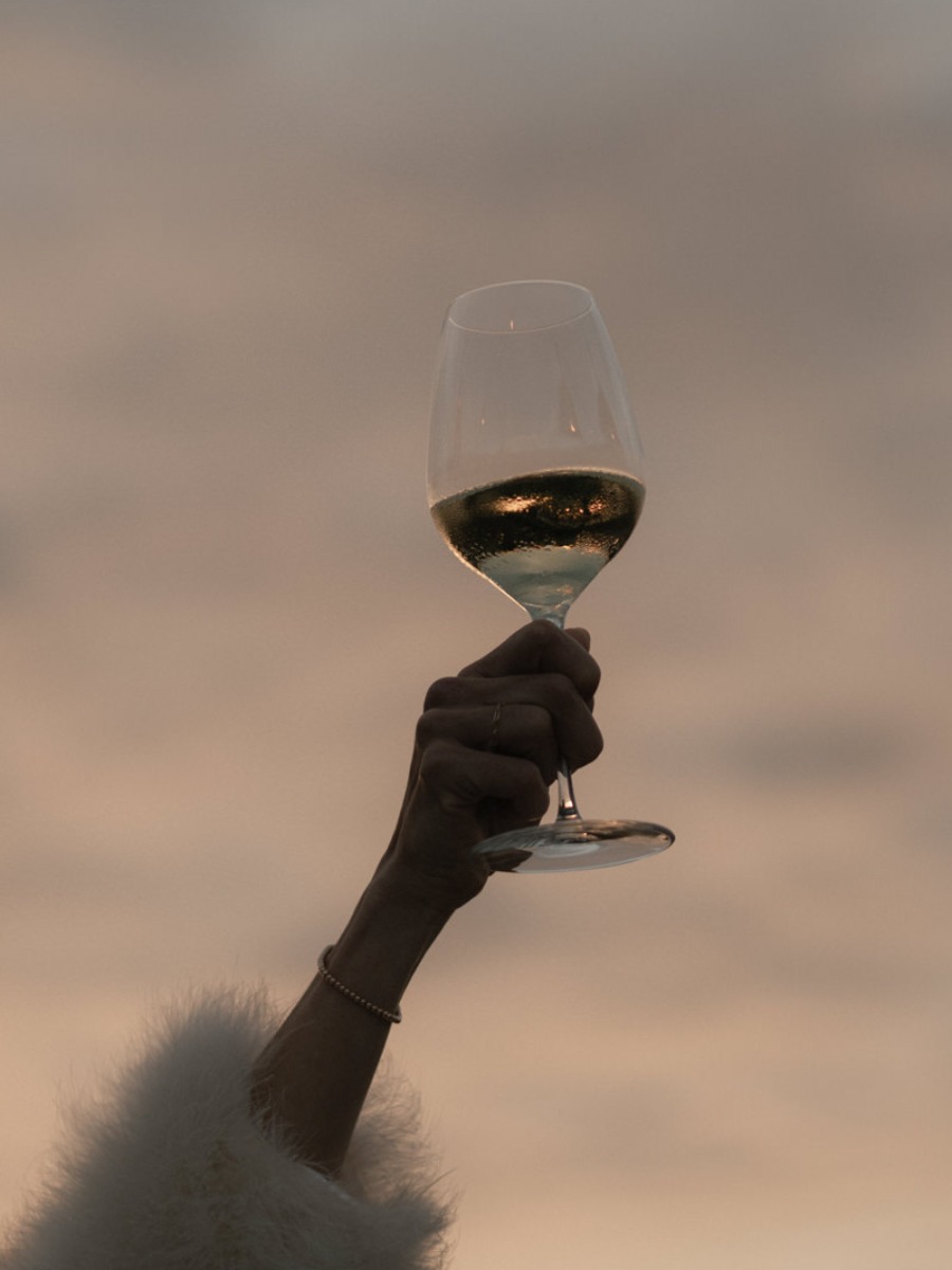 Intimate wedding in portugal that proves less is more