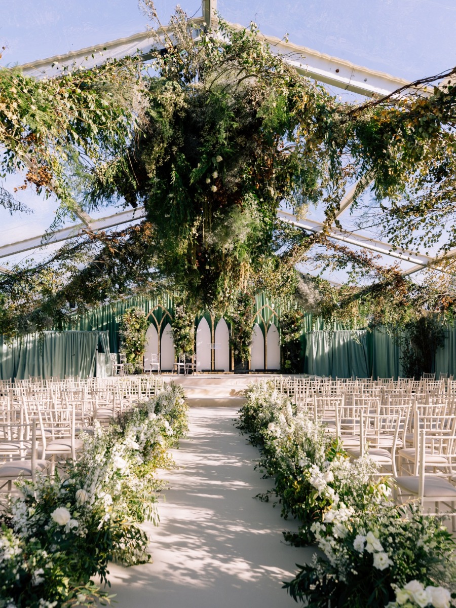 This romantic wedding in an Irish castle was all about the greenery