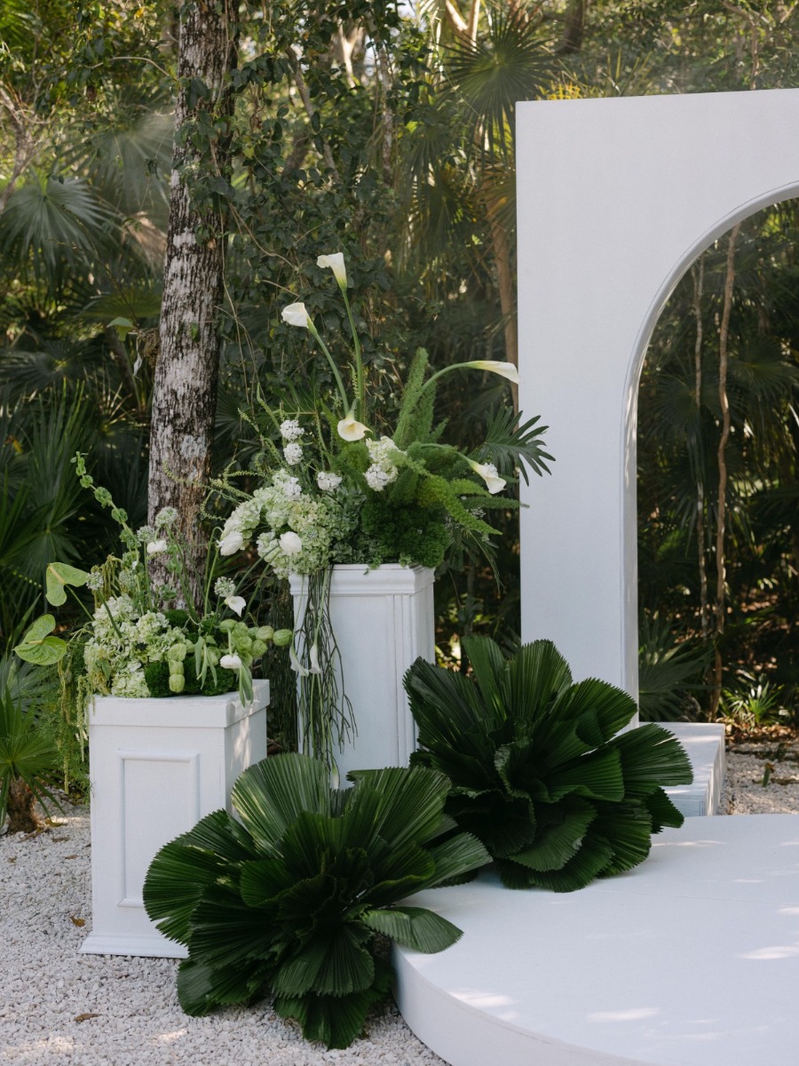 Modern black and white wedding in the jungle of tulum