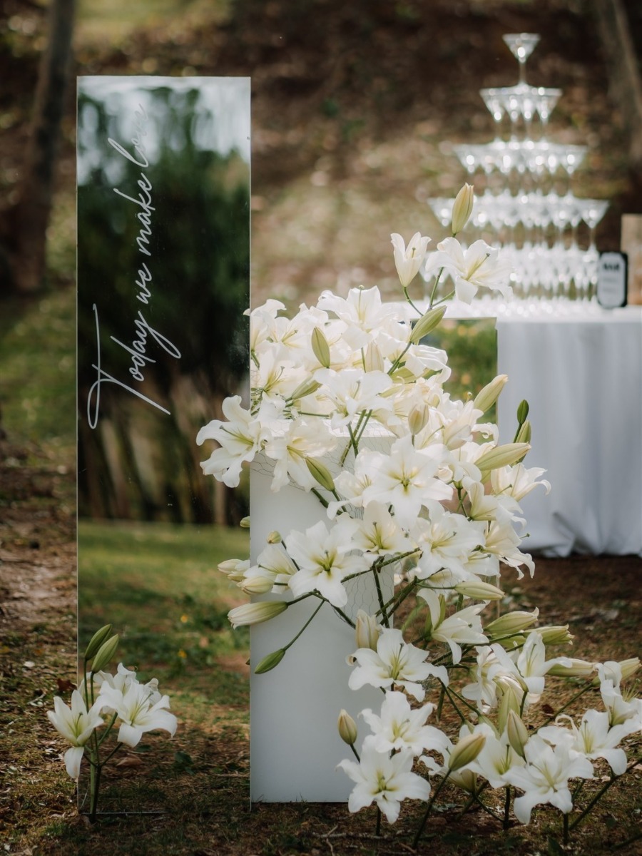 This inspiration shoot in spain had the coolest all-lily floral arch