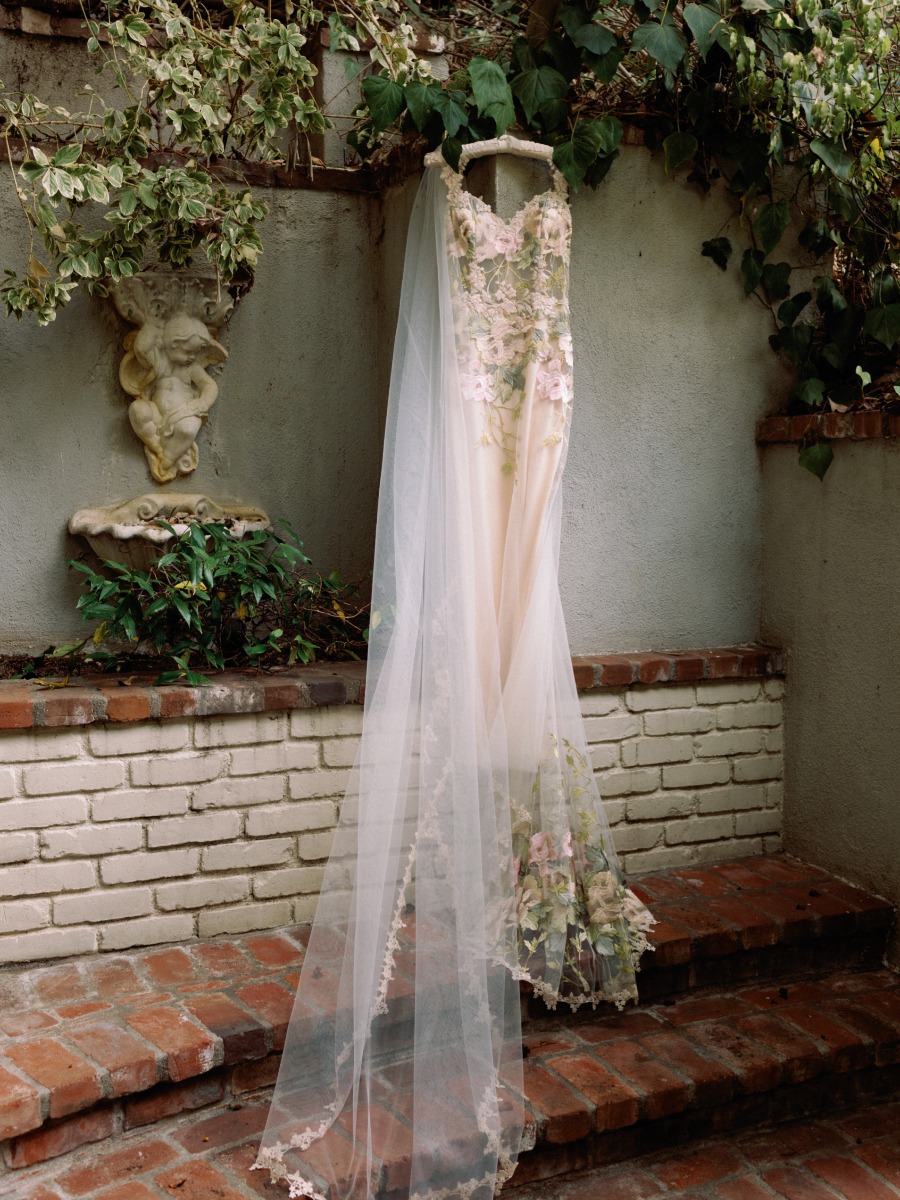 You Need These Items In Your Wedding Emergency Kit