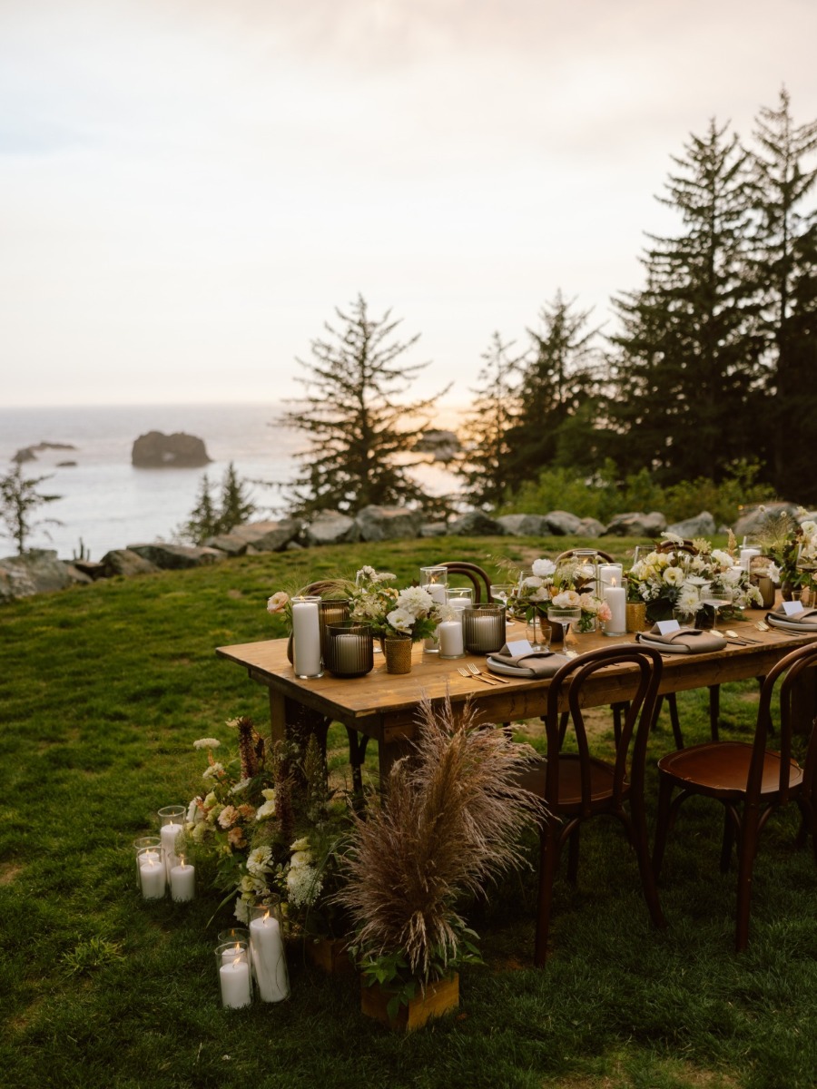 Refined cliffside wedding with an effortless feel on the Oregon coast