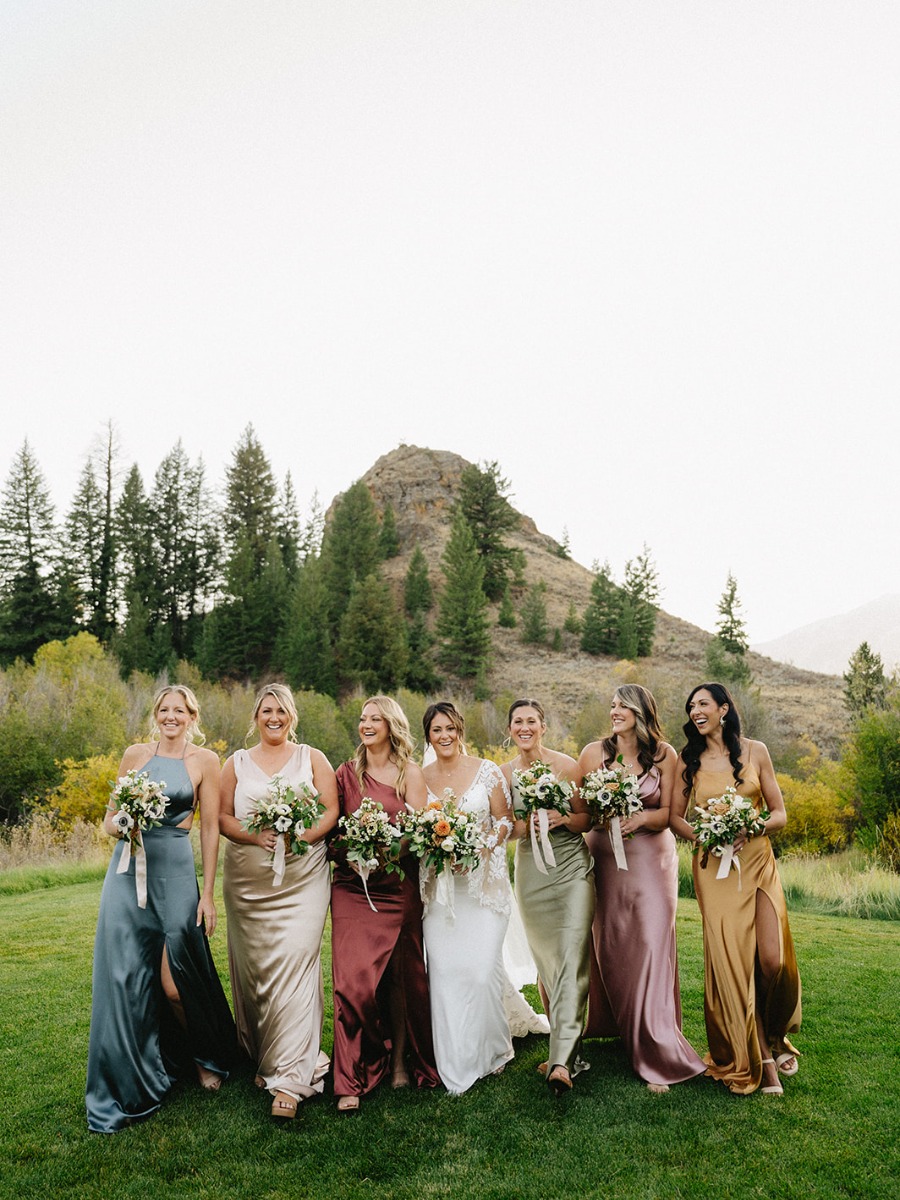 Western-glam wedding overflowing with toffee roses and sunset dahlias
