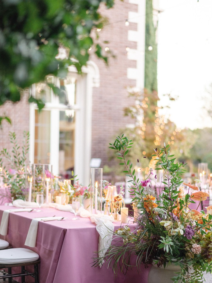 Fall wedding with a touch of vintage charm and a pastel color palette