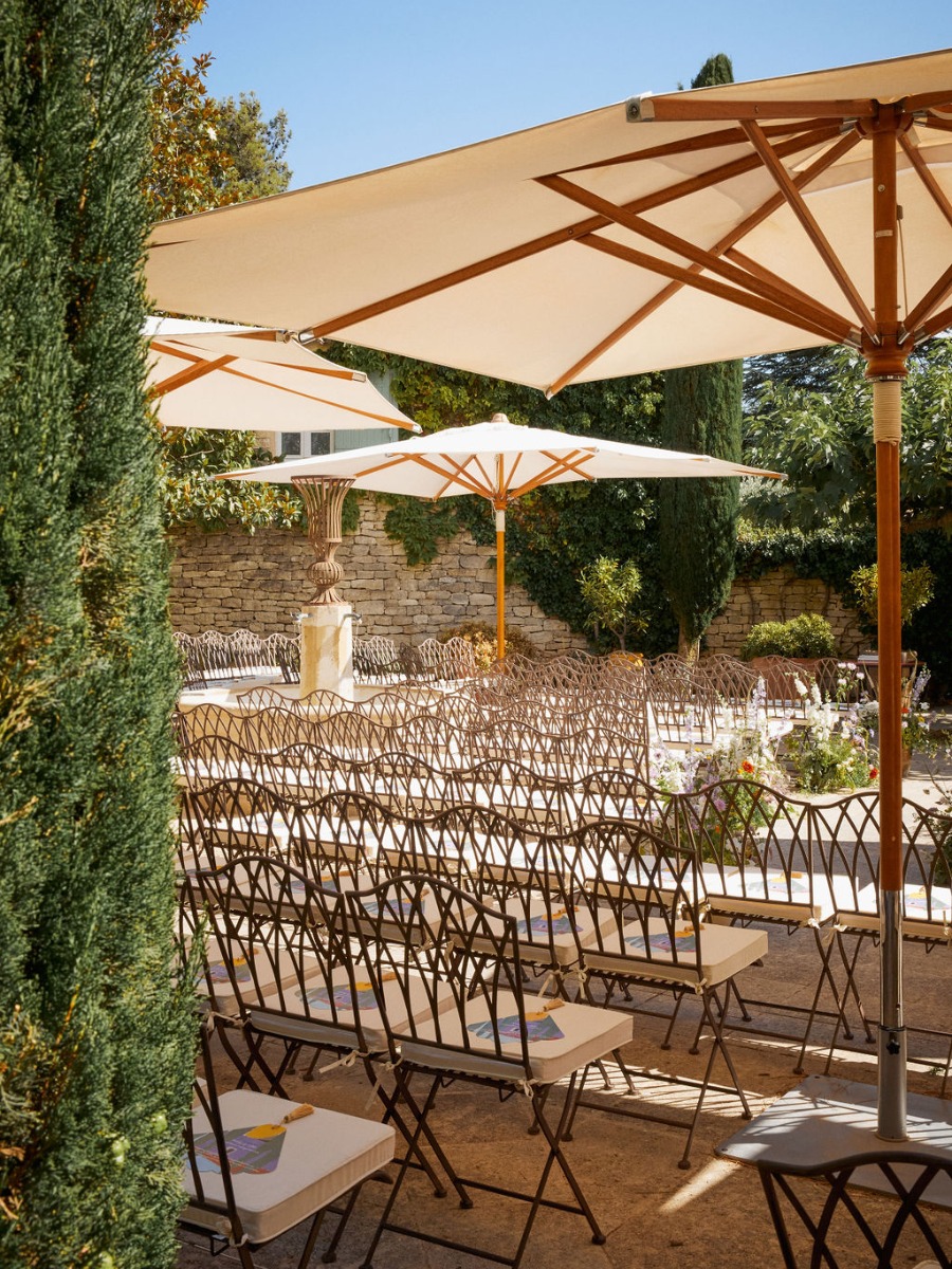 A vibrant fruit-forward wedding in the french countryside