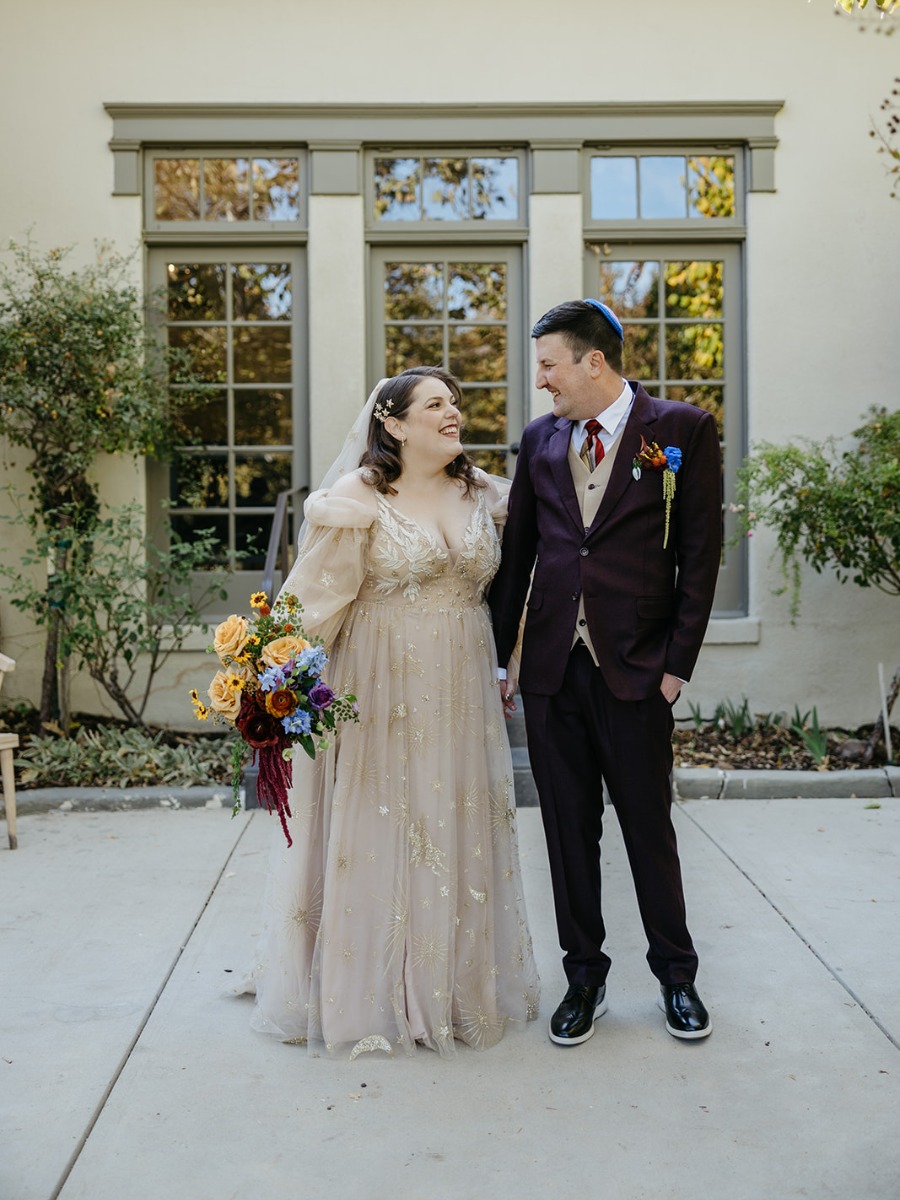 The bride was bold in gold at this color-blocked California wedding