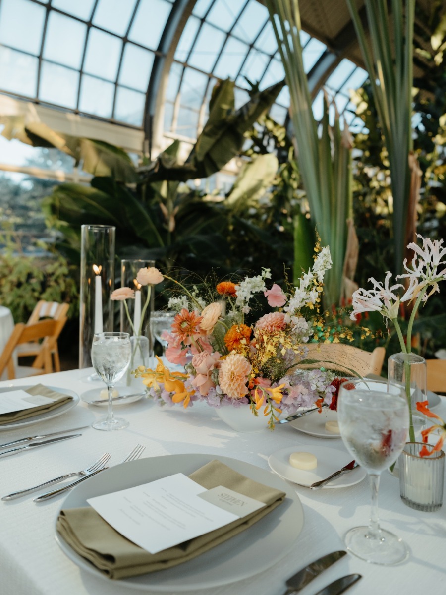 Modern greenhouse wedding with a tropical color palette