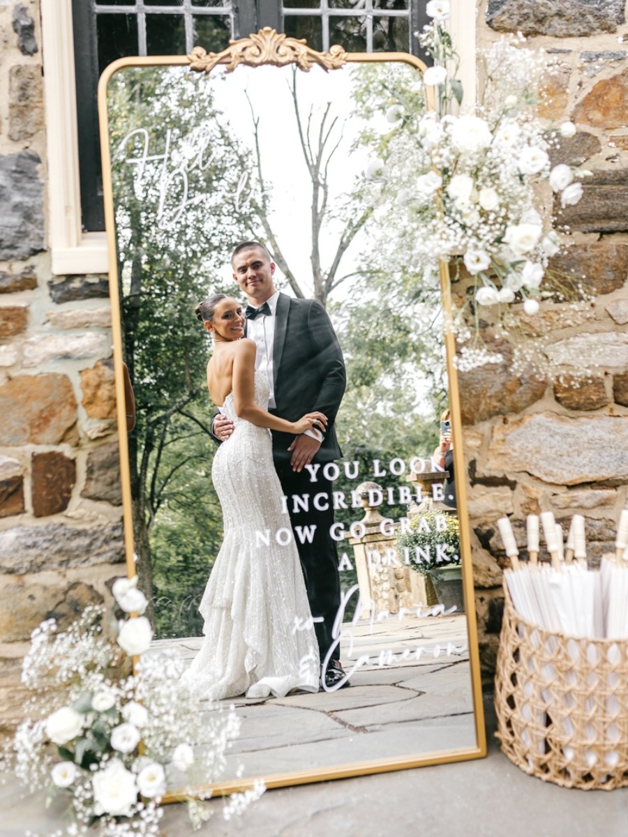 All that glittered was gold at this sophisticated state park wedding