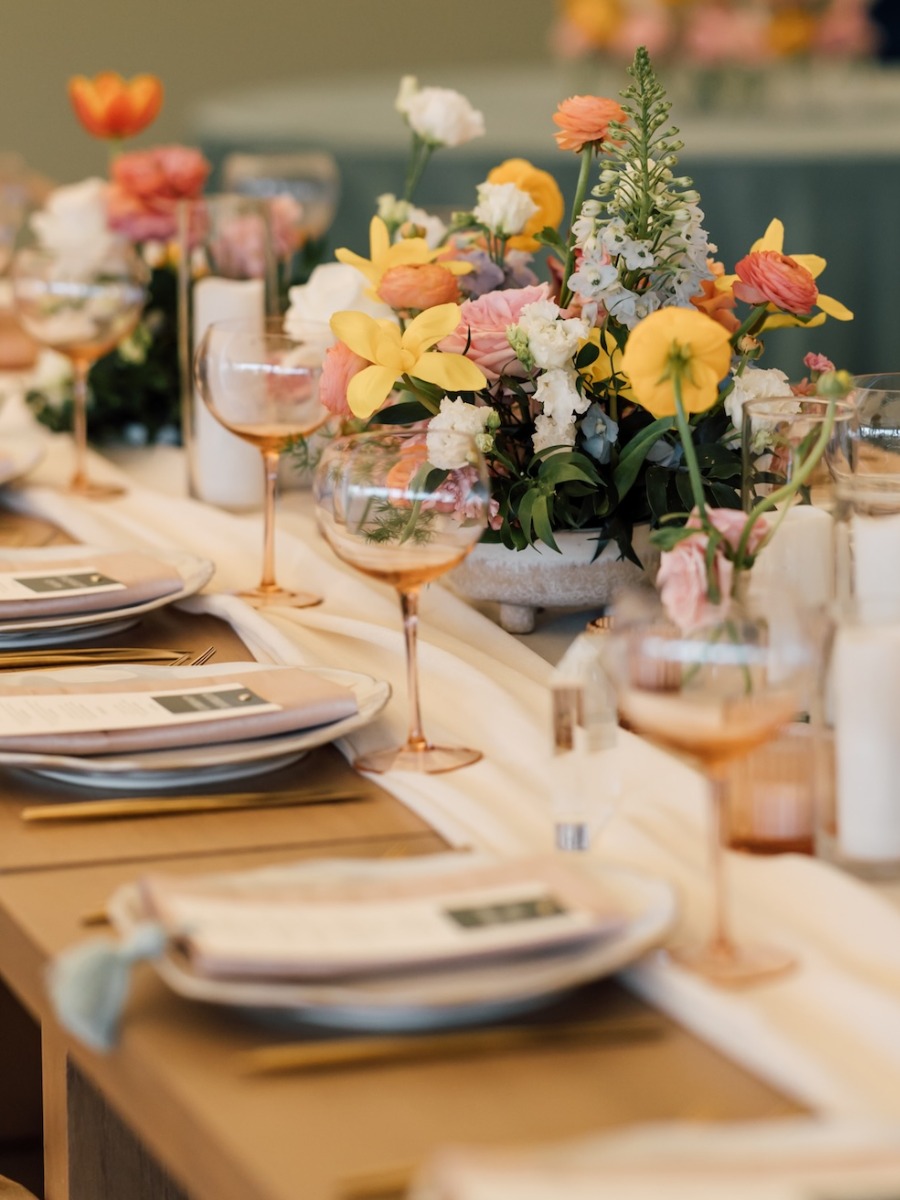 Classic beauty with a vibrant twist for this palm springs wedding